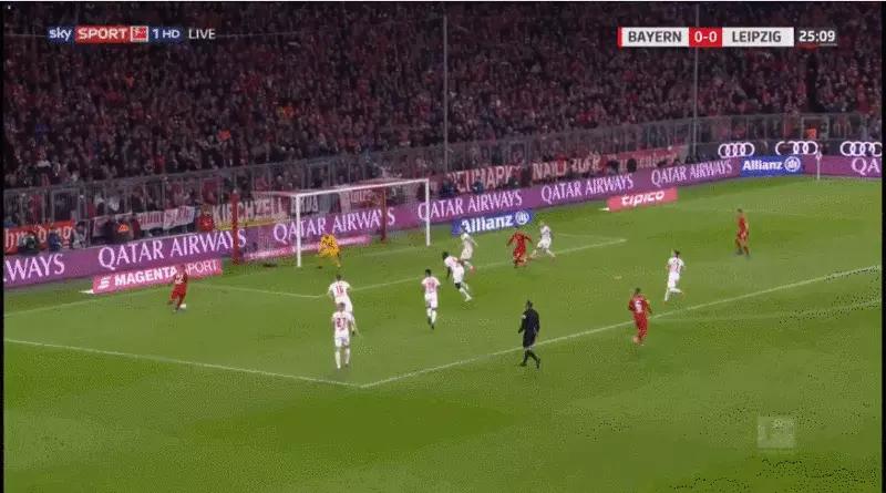 遭全世界豪门哄抢，世界足坛T1级别潜力中卫——乌帕梅卡诺