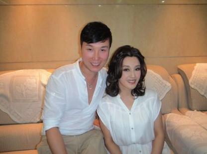 刘晓庆曾经历过4段婚姻,60岁刘晓庆与前夫相拥而泣