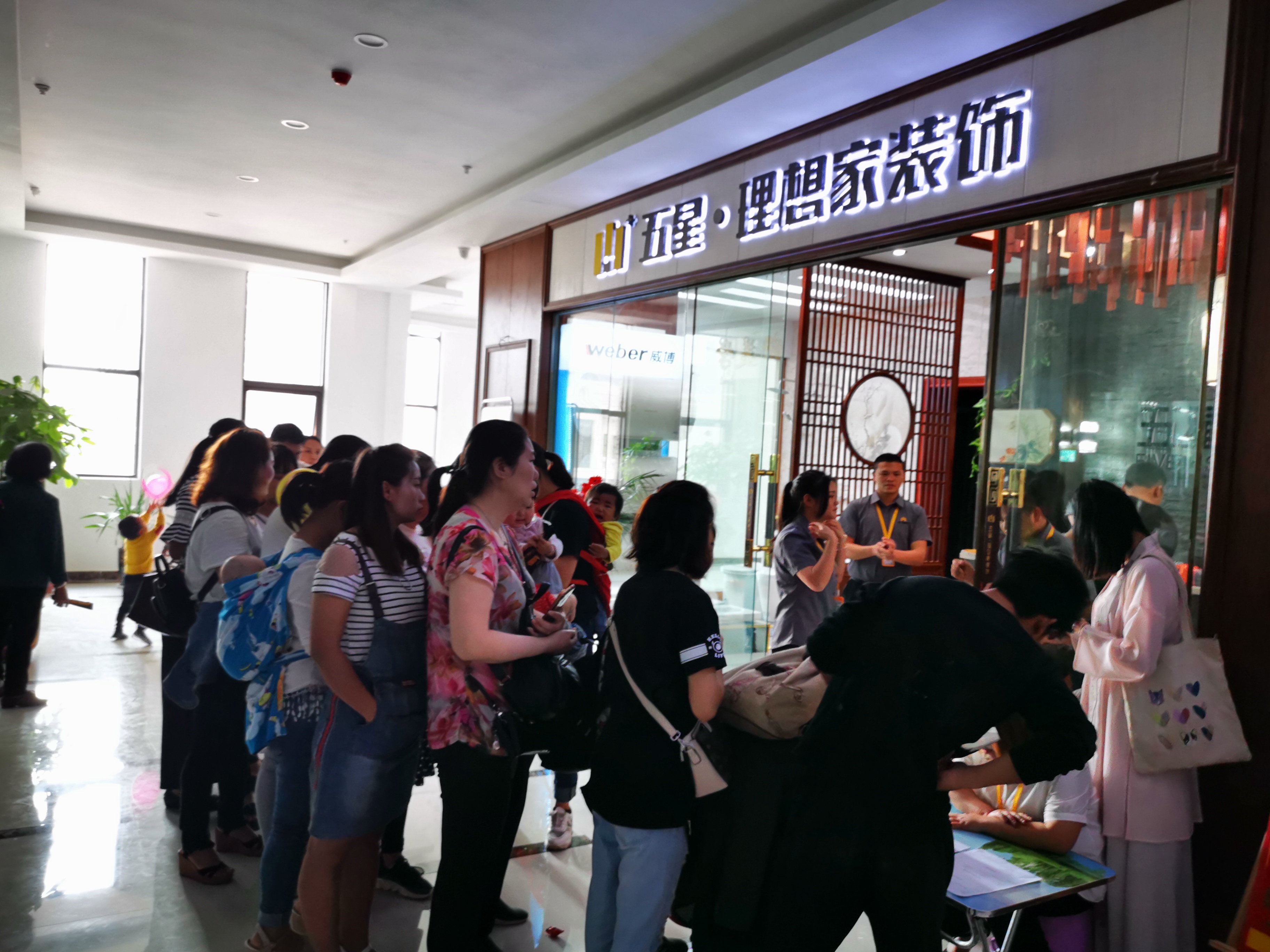 兴义豪车接送客户？这家装修公司火在哪里？