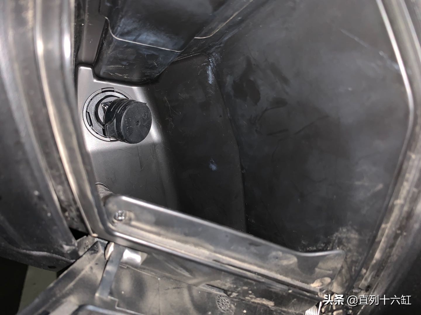 光阳进口赛艇s400国外测试,光阳xcitings400长途表现