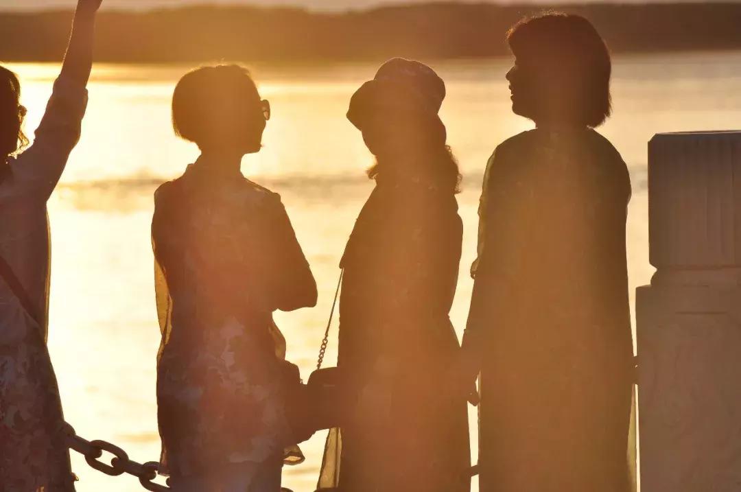 10个闺蜜沿着中俄罗斯边境自驾游,10个闺蜜结伴游中苏边境线