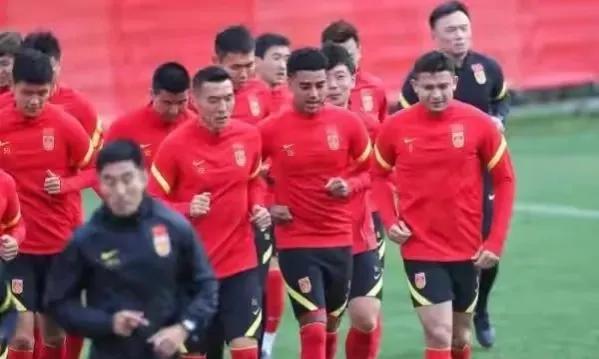 李铁怼记者全过程,李铁新闻发布会怼领队