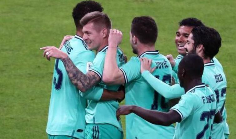 圣诞树阵型打传控还是打反击,圣诞树阵型fm