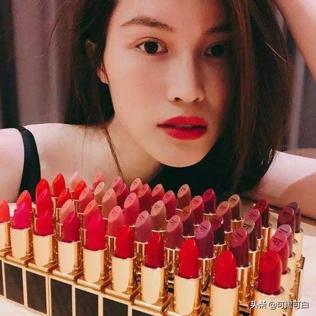 有男生给自己女朋友送礼物怎么办,女朋友频繁被其他男生追