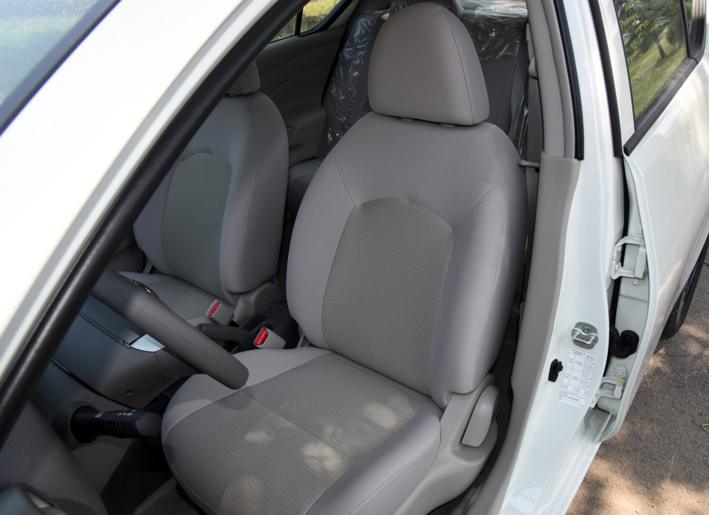 这台日产7.98w起，空间宽敞一公里油耗4毛，可惜已停产