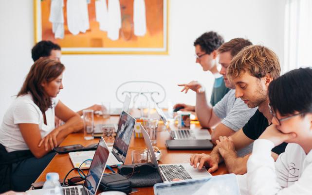 送外卖月入2万多外卖员,送外卖月入过万每天需要多长时间