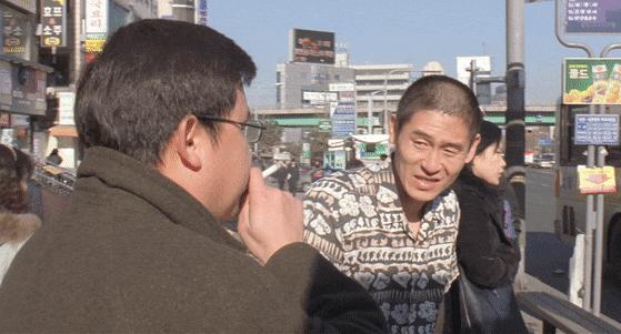 小混混爱上智障女，两个残疾人的性欲与爱情，都被它展现得很刺骨