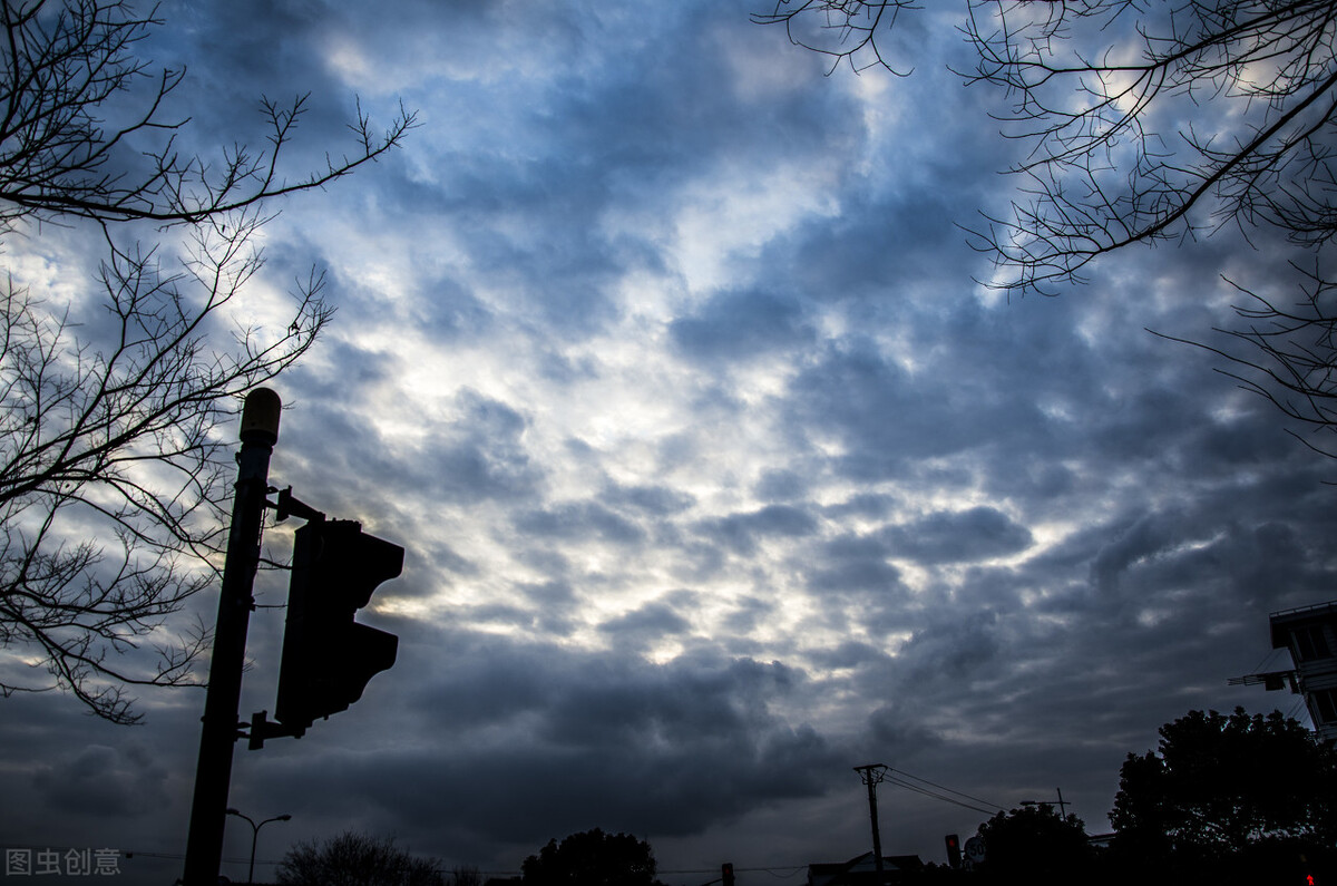 推荐几本最近在追的小说吧,几本完结好久仍经典不衰的小说