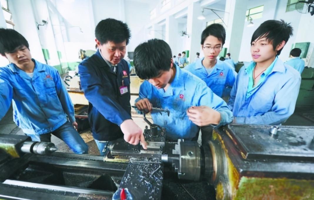 中考失利选择职高就没有前途吗,中考落榜读职高靠谱吗