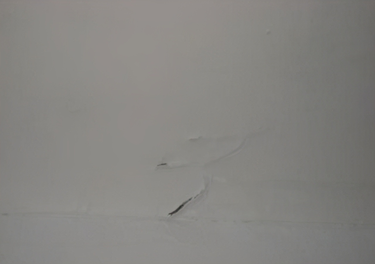 天花板为什么会掉皮,天花板掉皮可以贴什么处理