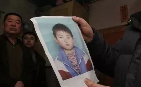失踪儿童被埋,失踪的儿子被埋井里