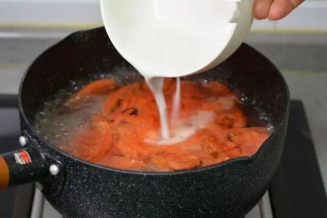 炒菜用的生粉和淀粉有什么区别,教你一招生粉跟淀粉的用途