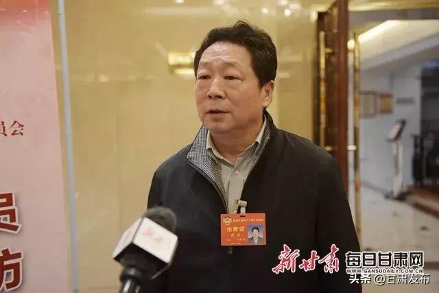 紧扣民生！小鹿跑*会两**来听听代表委员的“挂心事儿”