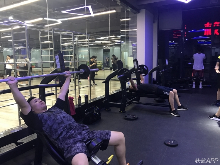 一个月健身应该花多少钱,健身出一身肌肉大概要花多少钱