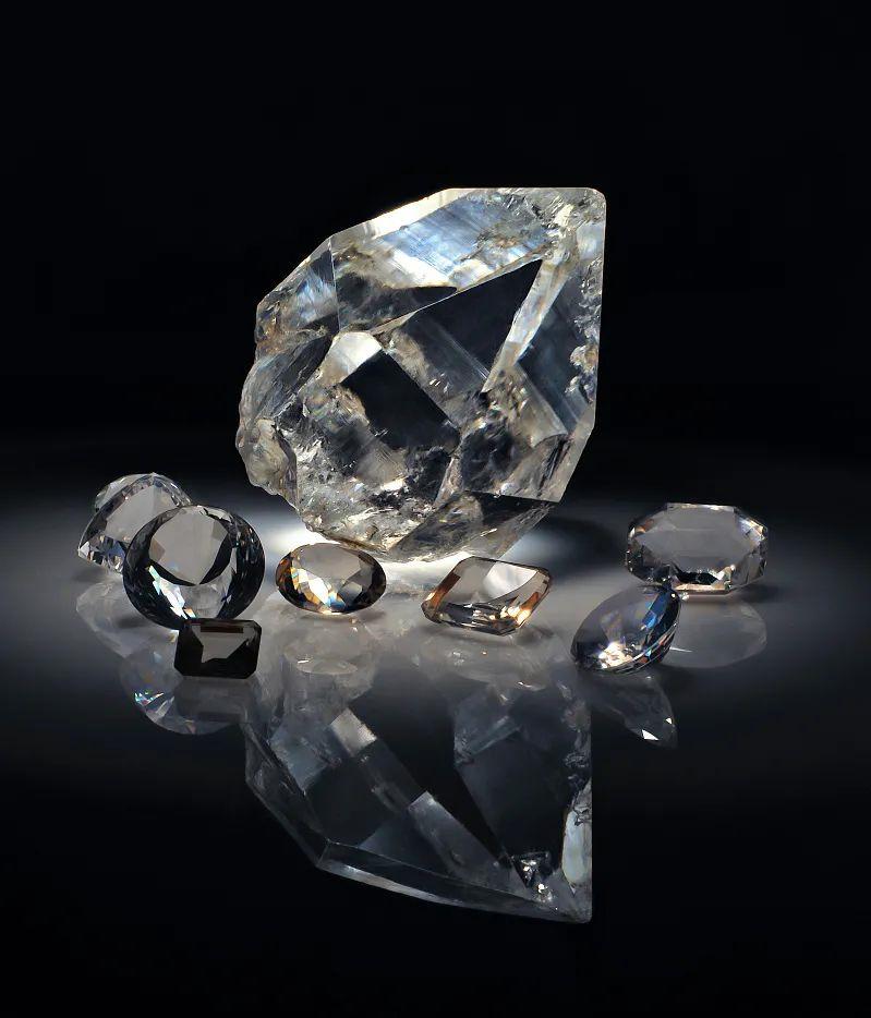 锆石属于常见钻石仿制品吗,珠宝仿制品锆石