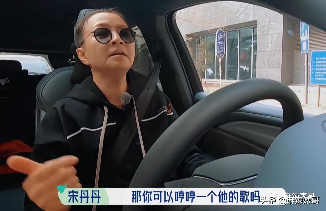 吹自己是铁粉，结果当场打脸，真社死啊…