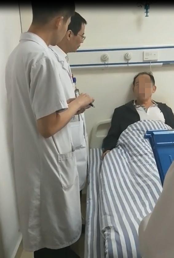 他不理家人反对坚持和前女友复合,他不理家人的反对