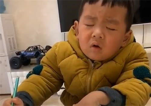 父母为图吉利，给儿子起了个“102笔”的名字，结果在考场上栽了