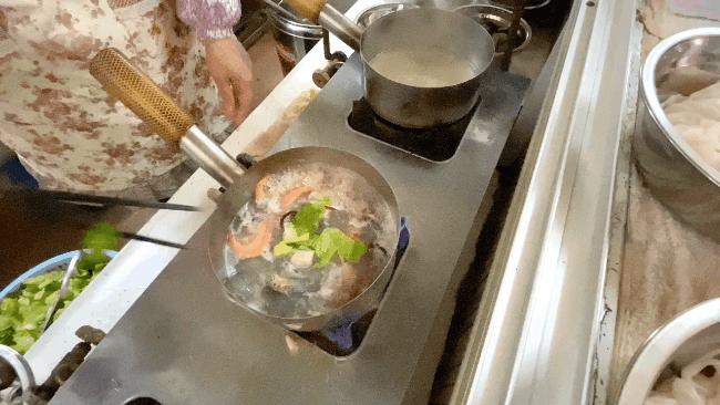 带海鲜池的餐厅,海鲜汤粉北海