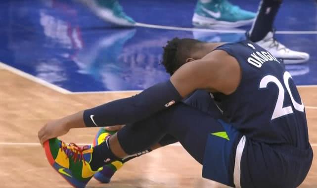 维金斯砍下26分13板是哪场,维金斯第一节8分钟6中5轰下14分