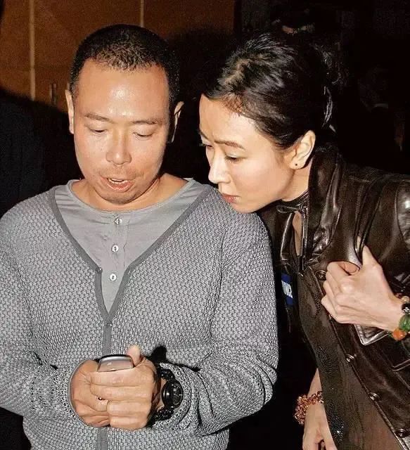 夜店出来的明星，男友女友换着玩，却被拍在沙滩上？｜人物计划26