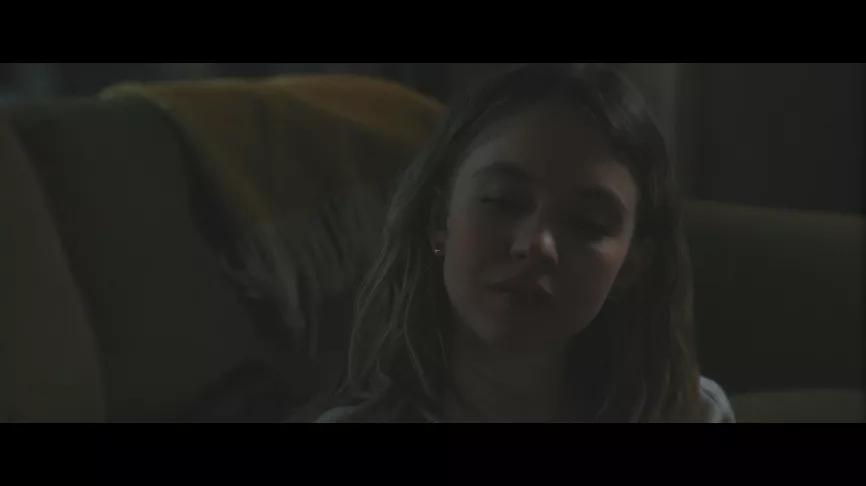 全片高能反转，性感美女化身“*窥偷**狂”