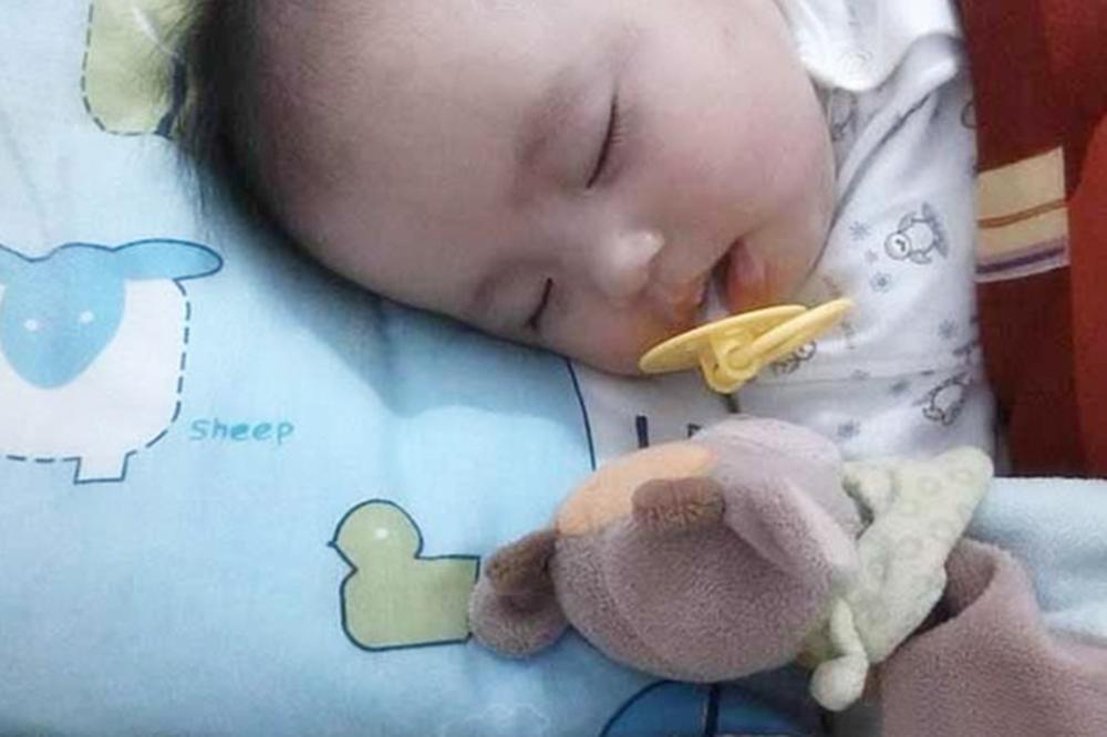 宝宝多大会吃夜奶最合适,宝宝吃夜奶一顿吃多少合适