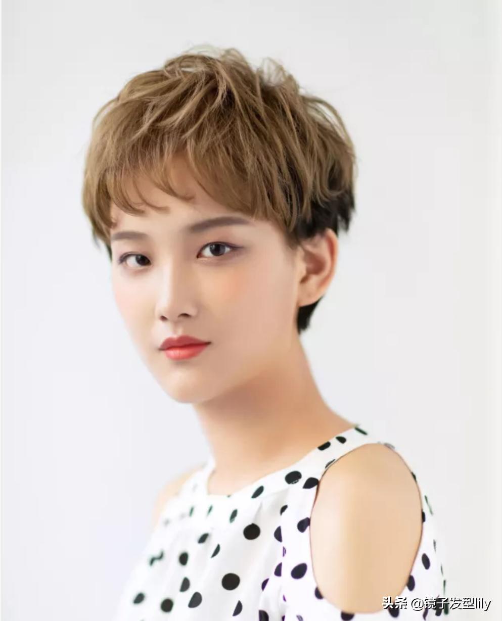 可爱的发型显脸小长发,小脸型短发发型设计