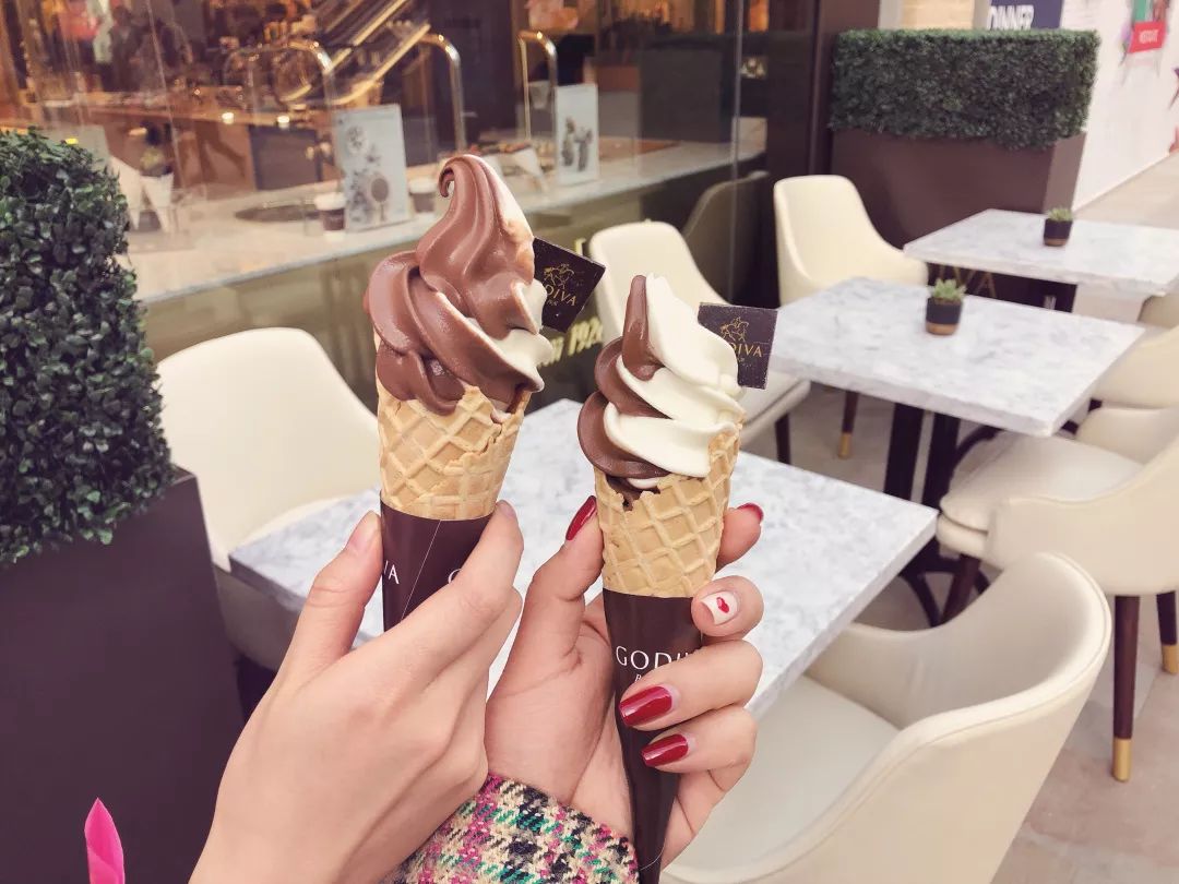 学生会的“璐瑶姐”、潜心公益的“爱心天使”、敢坐滑翔机的超飒女孩儿驾到