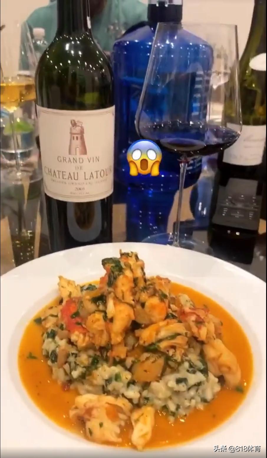 詹皇祖孙3代共进晚餐！开2瓶葡萄酒庆祝，餐后陪老丈人打扑克不来钱