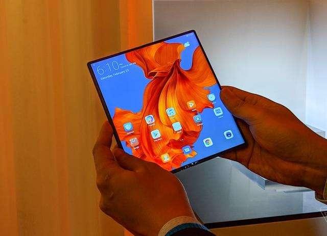 三星翻盖式折叠屏,三星折叠翻盖式手机老款