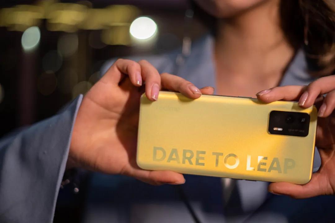 realmeq3是一款直面屏手机吗,realme最具性价比的千元机