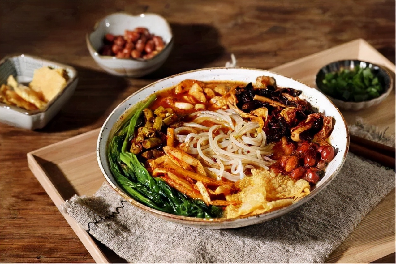 柳州螺蛳粉是不是有各种不同,柳州螺蛳粉现在到底有多出名