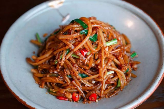 王思聪在杭州打卡的日料店,王思聪总是打卡的烤串店