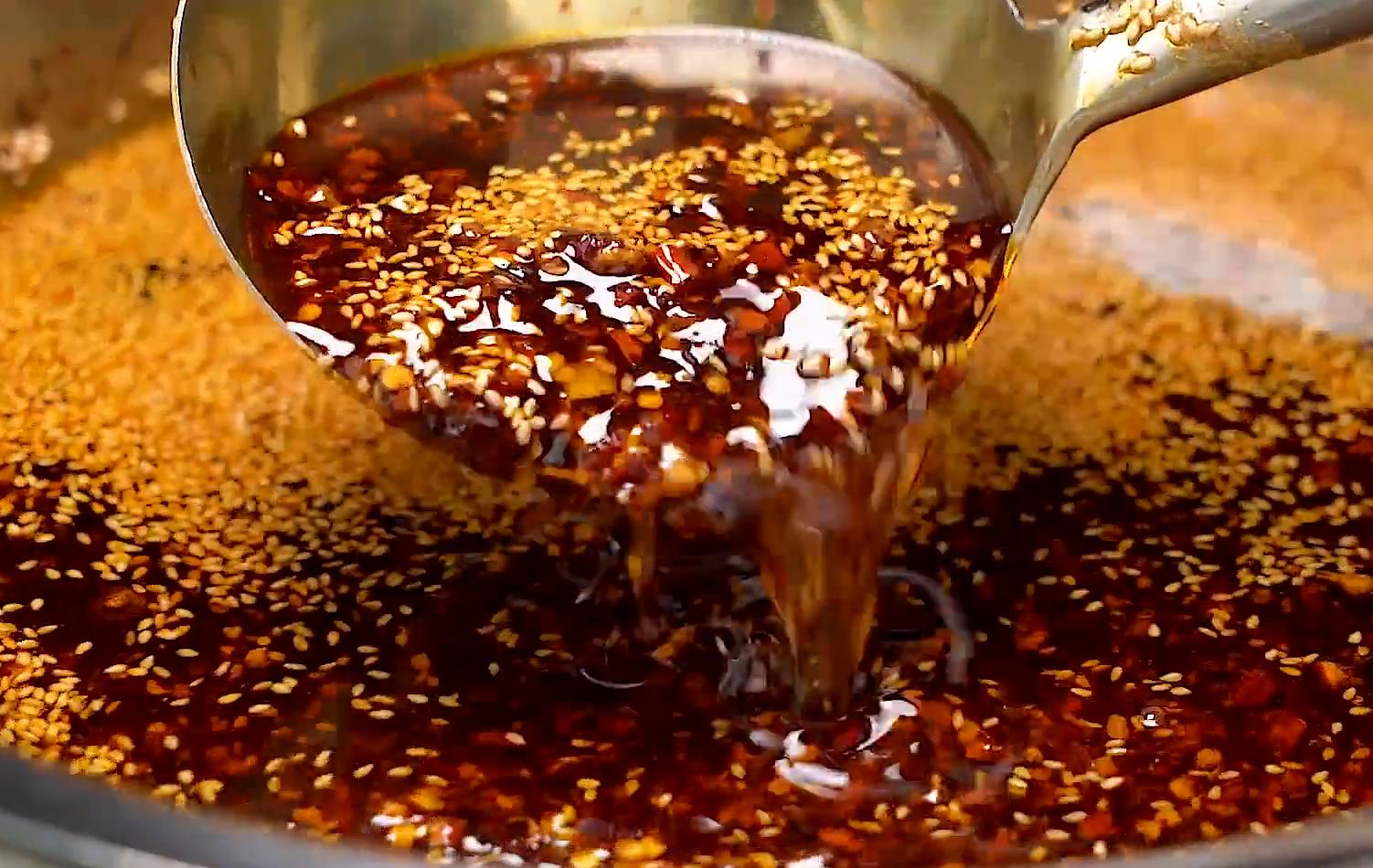 最香的四川辣椒油配方,酒店万能辣椒油制作方法