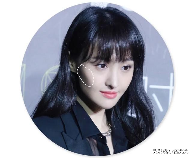 颧骨高头发蓬松多厚适合什么发型,颧骨高扎头发好看还是散头发好看