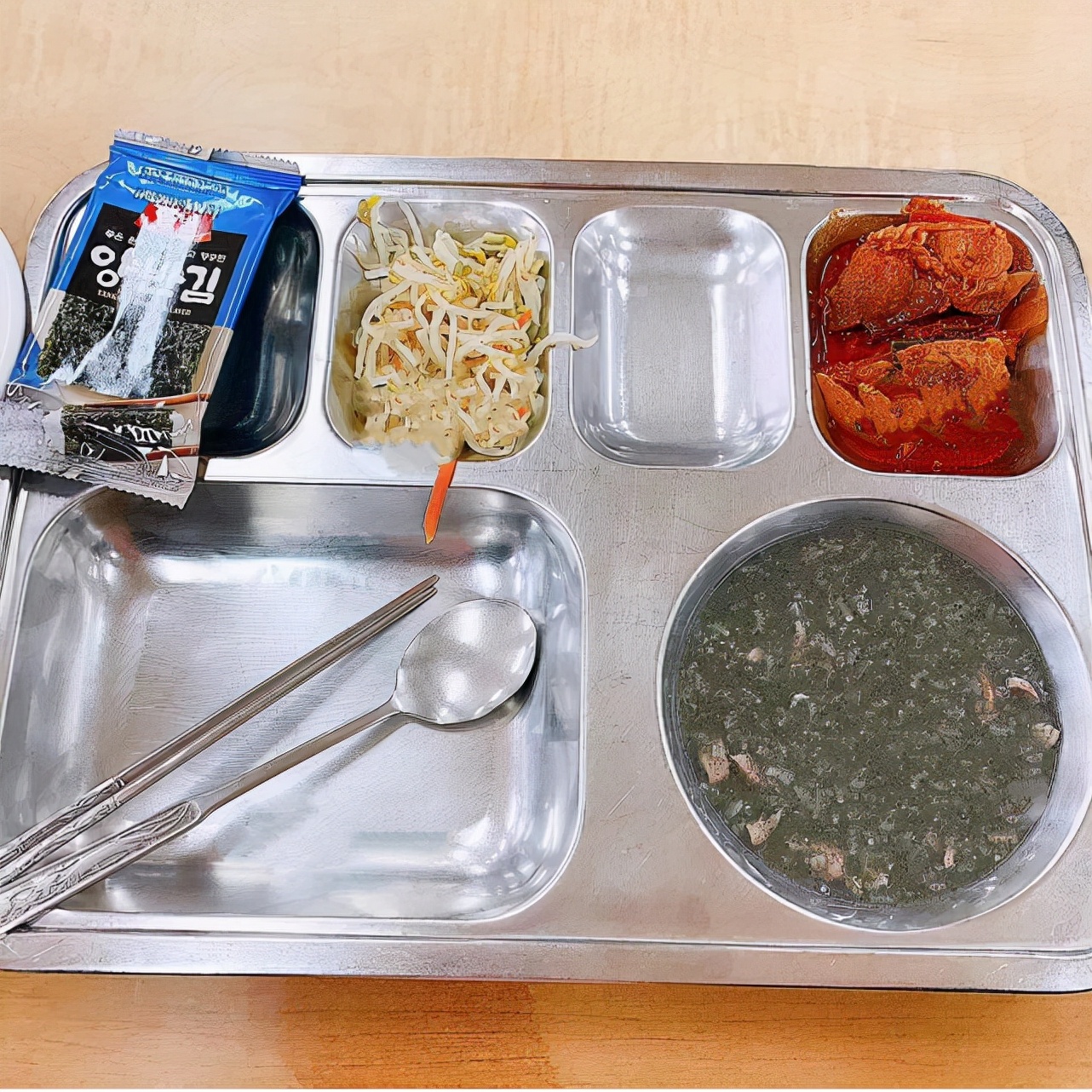 韩国大学食堂的伙食,韩国留学生在中国食堂吃中国美食