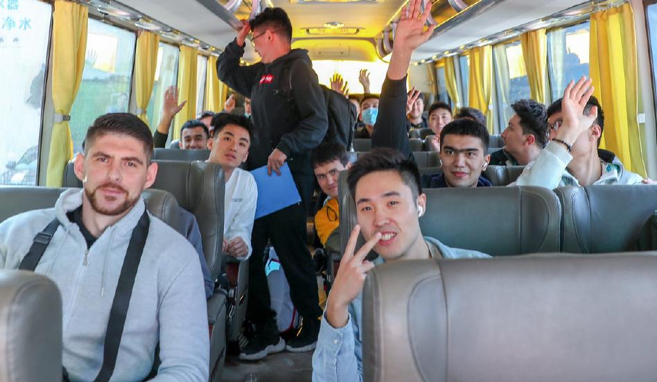 新疆男篮球员唐才育齐麟,新疆男篮唐才育季前赛表现