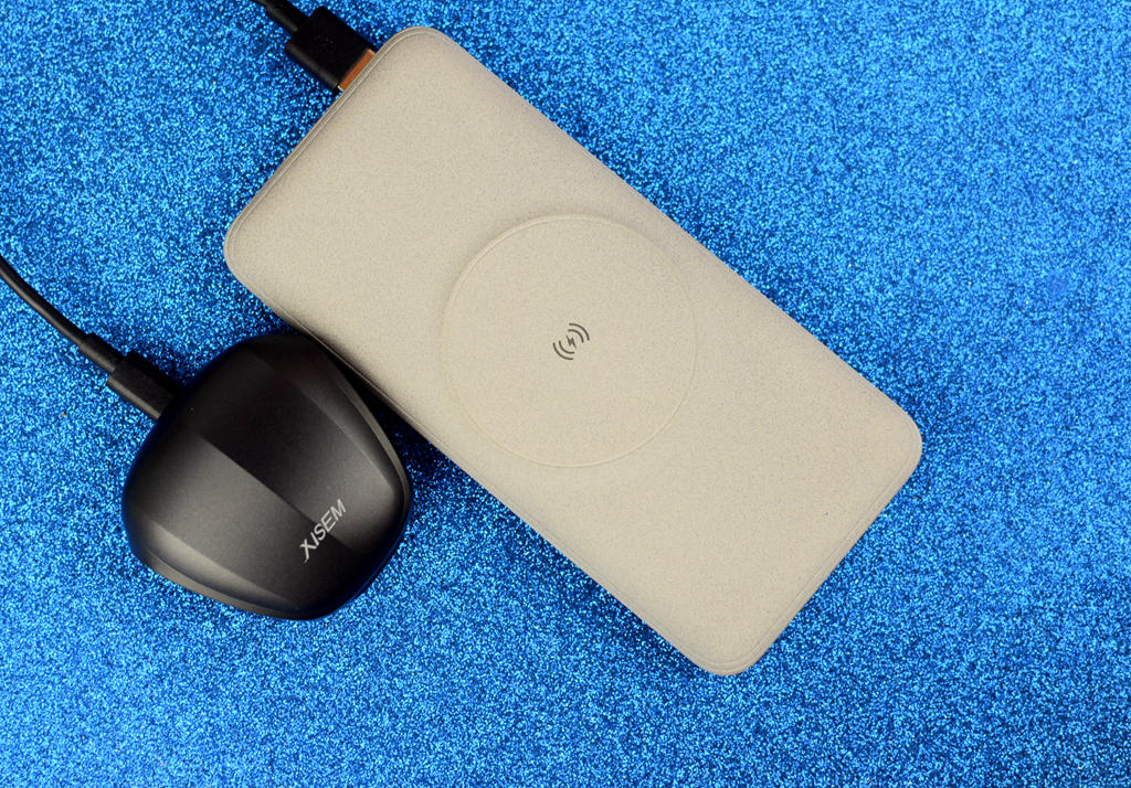 有线无线都能用的充电宝,有线加无线充电宝