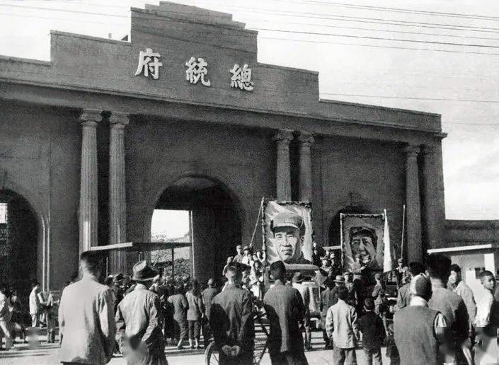 战地记者拍的照片,战地记者拍摄珍贵影像