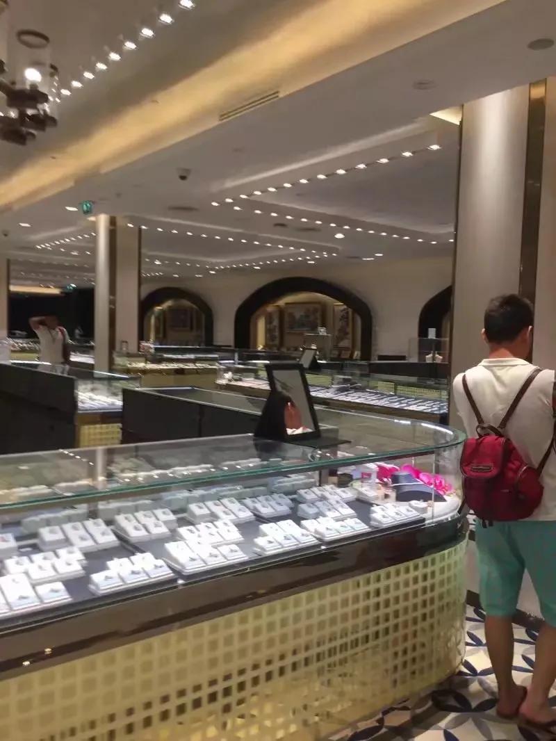 在普吉岛旅游的一天,普吉岛最后一天购物