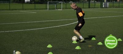 足球一对一突破动作,足球单脚带球训练视频