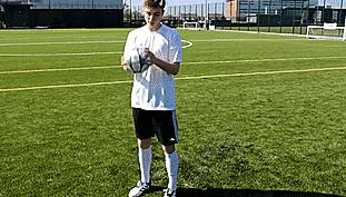 初学者足球颠球教学视频,单脚足球颠球教学初学者