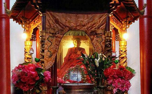 富家小姐出家85岁成肉身菩萨,女尼姑成肉身佛后长出头发