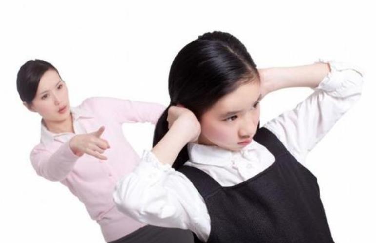 从儿子兜里翻出“剑谱”，第一页秘笈“忘掉爱”，让人笑弯了腰