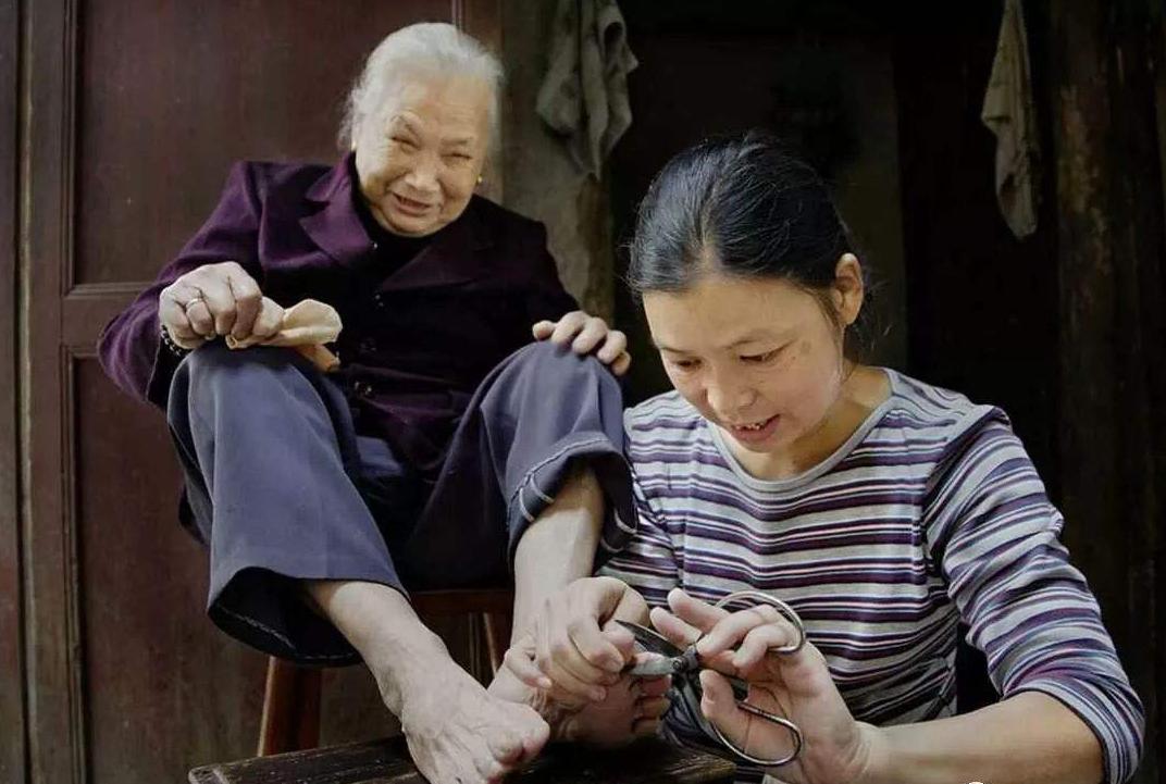 丁克晚年后悔的真实感受,丁克晚年生了孩子后悔吗