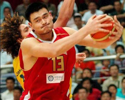 面对挑衅，姚明并不回避女儿是美国国籍，给出的回答让人哑口无言