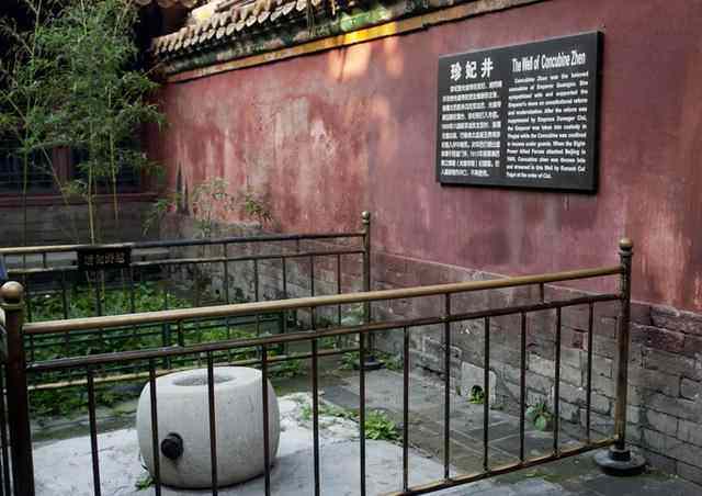 晚清最美女人被扔枯井淹死，死后墓被盗，拍成电影传说吓死大学生