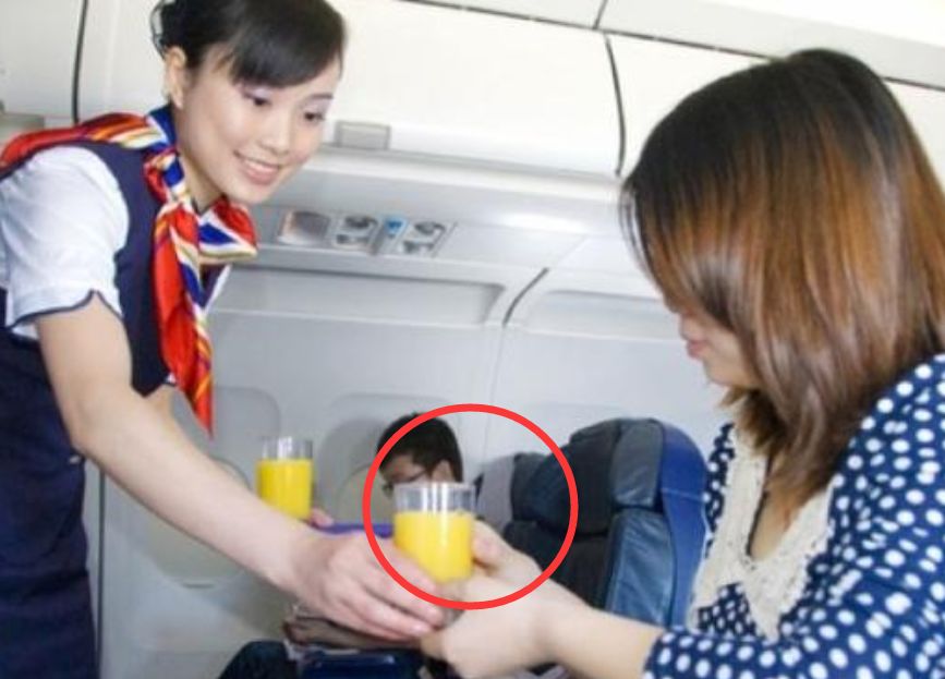 飞机上可以免费要东西吗,飞机上提供的哪些东西是免费的