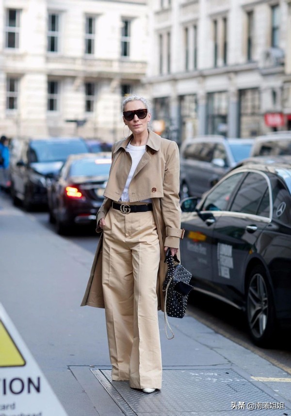 今年最流行的夏季裤口开叉小黑裤,黑色裤子今年最流行的哈伦裤